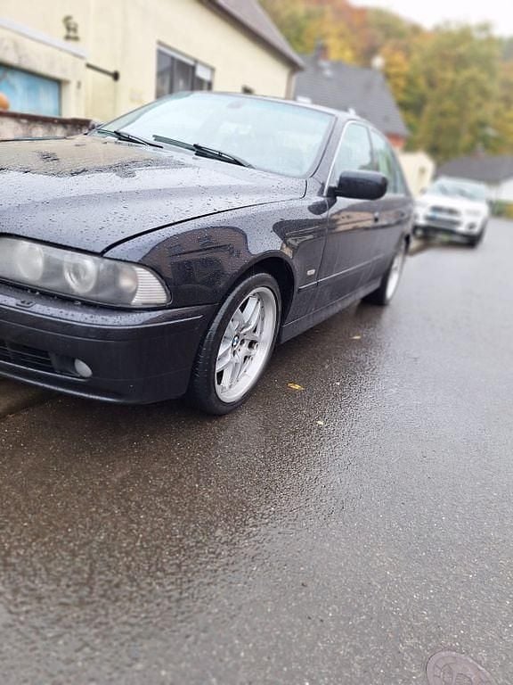 Schwarz Gebraucht 2001 BMW 530 Limousine | 4.010 € (Superpreis) - Bild 1/4