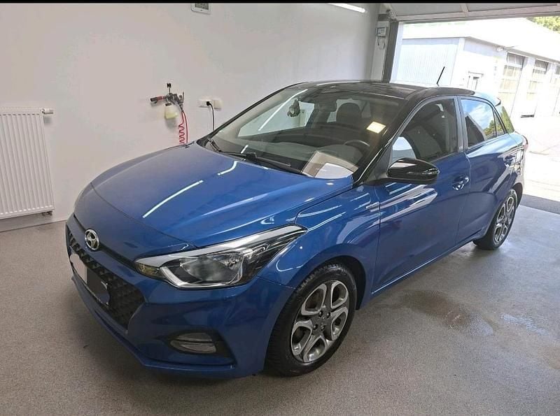 Blau Gebraucht 2019 Hyundai i20 YES! Limousine | 10.500 € (Guter Preis) - Bild 1/4