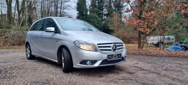 Gebraucht Mercedes B180 109 PS (80 kW) 2012 Silber Van / Kleinbus
