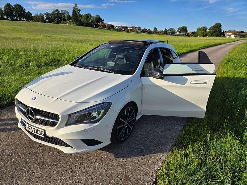 Weiß Gebraucht 2015 Mercedes CLA200 Shooting Brake Kombi | 17.990 € (Etwas zu teuer) - Bild 1/4