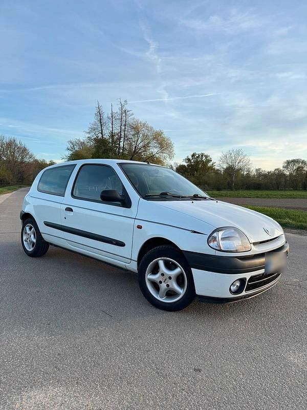 Używany Renault Clio II 75 KM (55 kW) 2000 Biały Hatchback