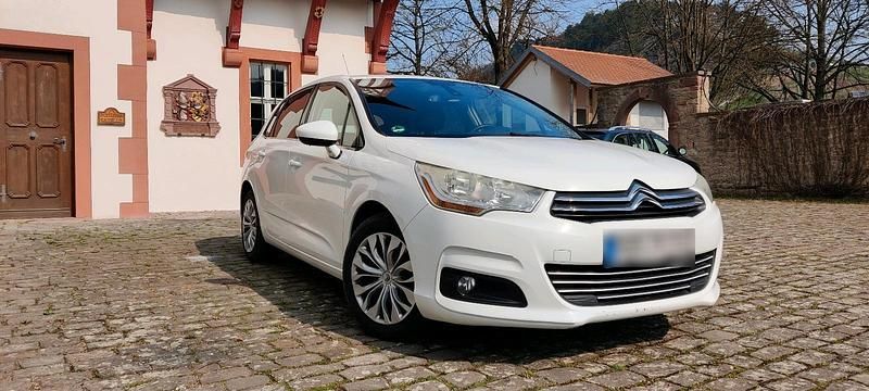 Gebraucht Citroën C4 Tendance 120 PS (88 kW) 2012 Weiß Limousine