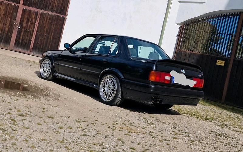Gebraucht BMW 325 170 PS (125 kW) 1989 Schwarz Limousine