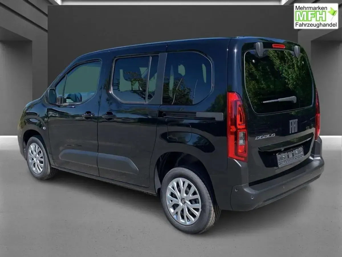 Neu Fiat Doblò 102 PS (75 kW) 2026 Cinema schwarz Van / Kleinbus