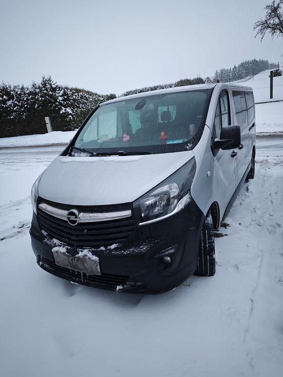 Silber Gebraucht 2017 Opel Vivaro Van / Kleinbus | 14.777 € (Etwas zu teuer) - Bild 1/4