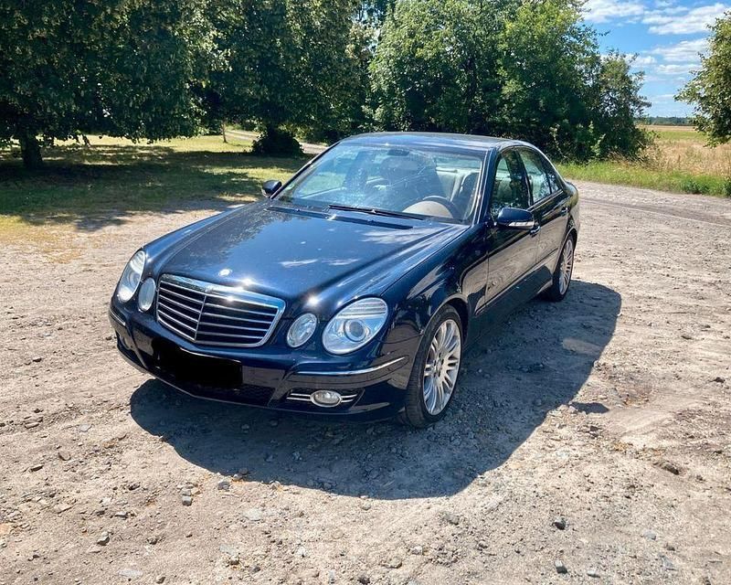 Blau Gebraucht 2007 Mercedes E280 Avantgarde Limousine | 6.900 € (Fairer Preis) - Bild 1/4