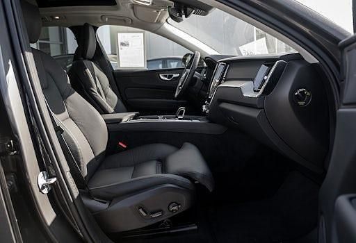 Gebraucht Volvo XC60 Plus 250 PS (183 kW) 2025 Grau SUV