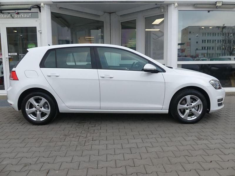 Gebraucht VW Golf VII Comfortline 125 PS (91 kW) 2017 Weiß Limousine