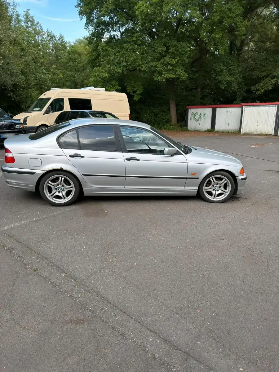 Gebraucht BMW 320 136 PS (100 kW) 1999 Silber Limousine