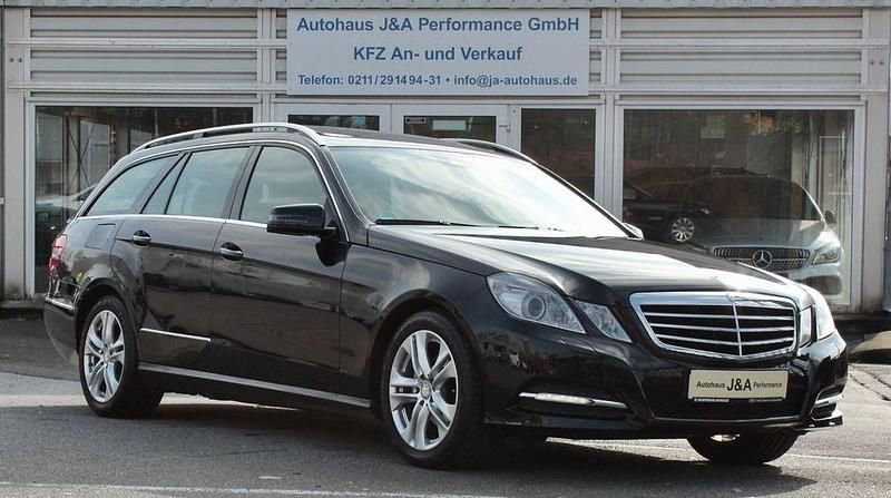 Gebraucht Mercedes E200 Avantgarde 136 PS (100 kW) 2012 Schwarz Kombi