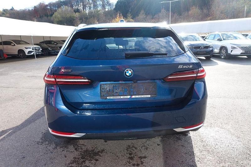 Gebraucht BMW 530e Sport Line 190 PS (139 kW) 2024 Blau Kombi