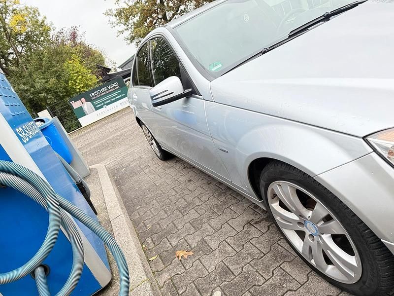 Gebraucht Mercedes C220 170 PS (125 kW) 2010 Silber Limousine