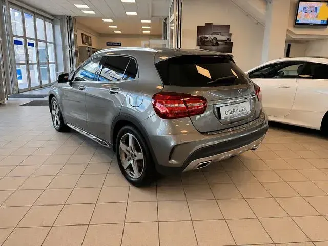 Gebraucht Mercedes GLA200 AMG 156 PS (114 kW) 2019 Grau SUV
