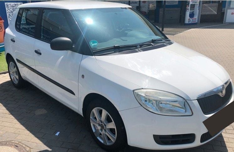 Weiß Gebraucht 2010 Skoda Fabia Limousine | 1.600 € (Guter Preis) - Bild 1/4