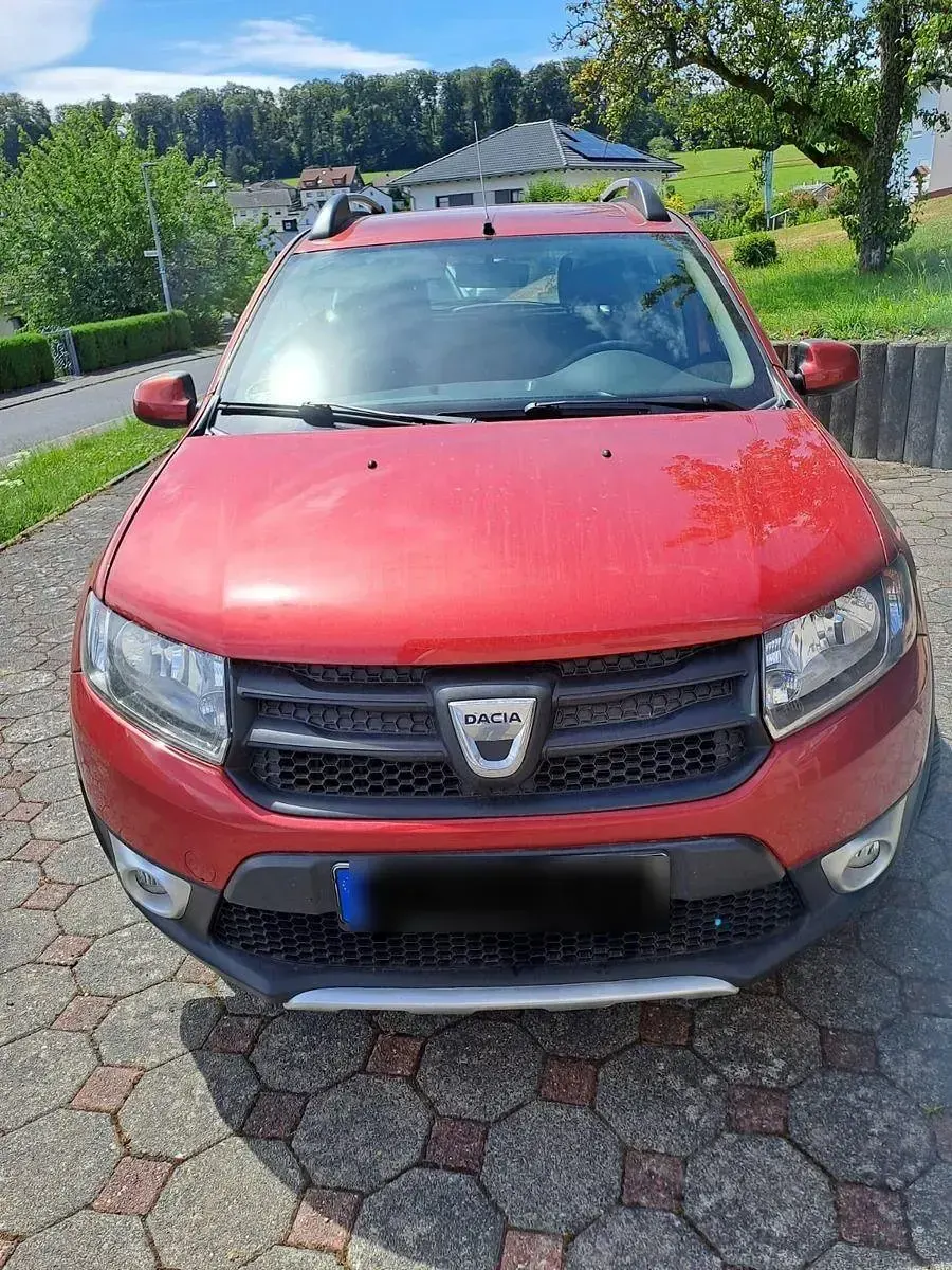 Gebraucht Dacia Sandero Celebration 90 PS (66 kW) 2013 Rot Limousine