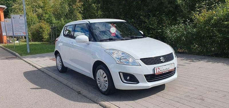 Weiß Gebraucht 2015 Suzuki Swift Club Limousine | 7.990 € (Fairer Preis) - Bild 1/4