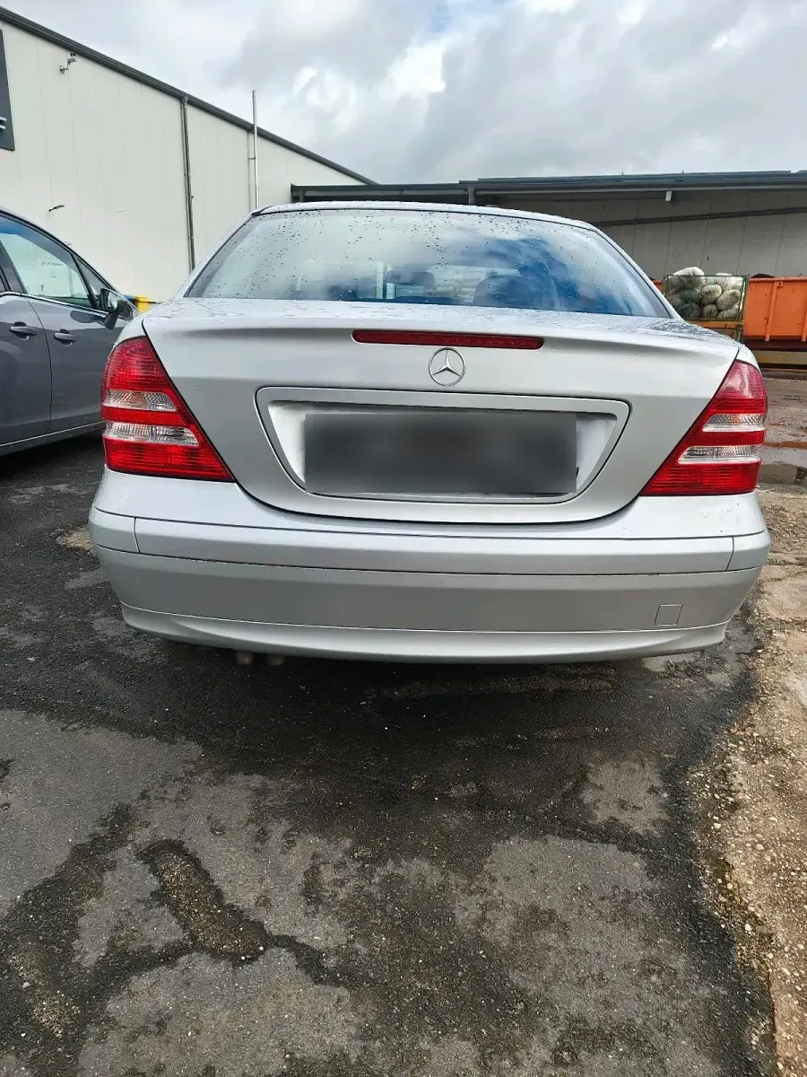Gebraucht Mercedes C180 145 PS (106 kW) 2006 Silber Limousine