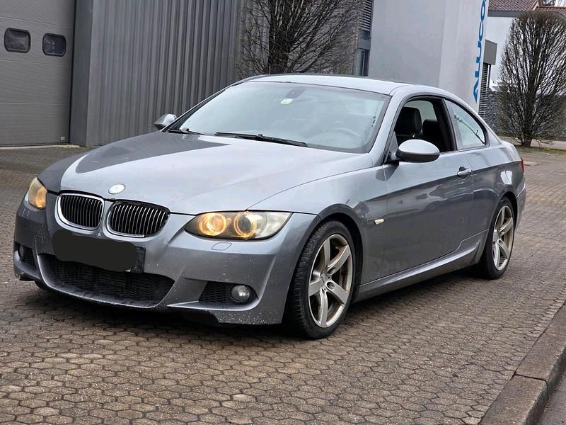 Gebraucht BMW 325 197 PS (144 kW) 2009 Grau Coupé