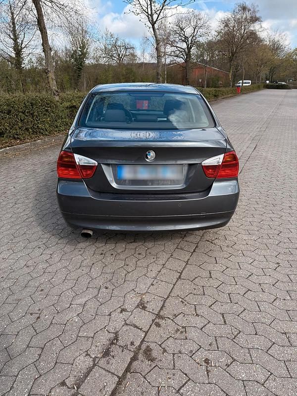 Gebraucht BMW 318 Basis 129 PS (94 kW) 2006 Grau Limousine