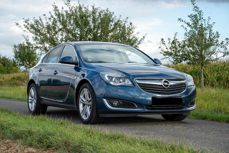 Blau Gebraucht 2015 Opel Insignia Limousine | 9.200 € (Fairer Preis) - Bild 1/4