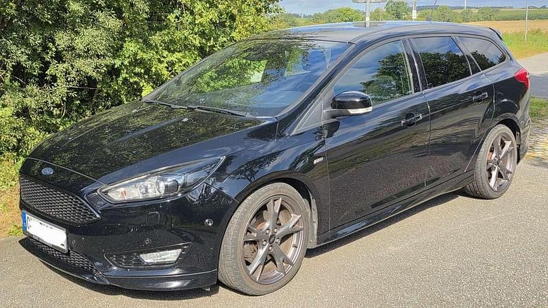 Schwarz Gebraucht 2017 Ford Focus ST-Line Kombi | 7.500 € (Guter Preis) - Bild 1/4
