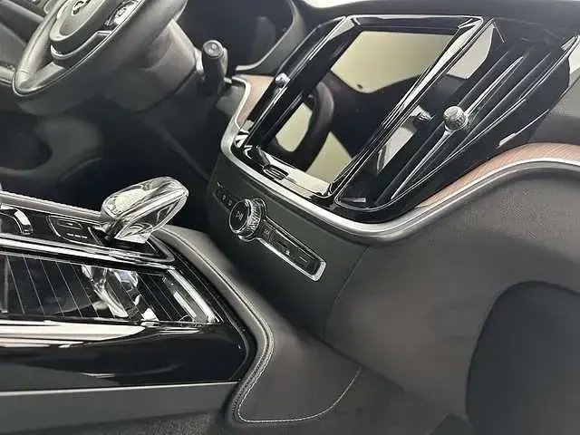 Gebraucht Volvo V60 Plus 253 PS (186 kW) 2022 Grau metallic Kombi