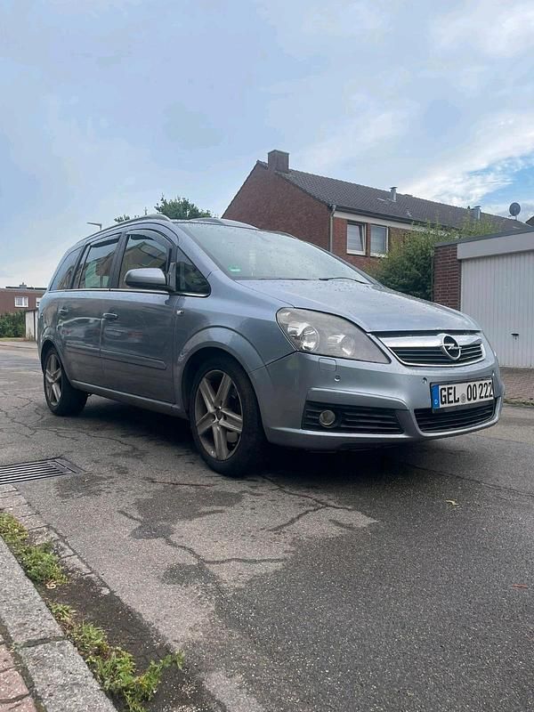 Grau Gebraucht 2005 Opel Zafira Van / Kleinbus | 2.700 € (Fairer Preis) - Bild 1/4