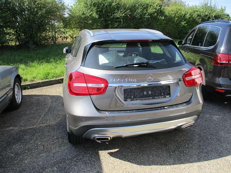 Gebraucht Mercedes GLA220 177 PS (130 kW) 2017 Mountaingrau  met. SUV