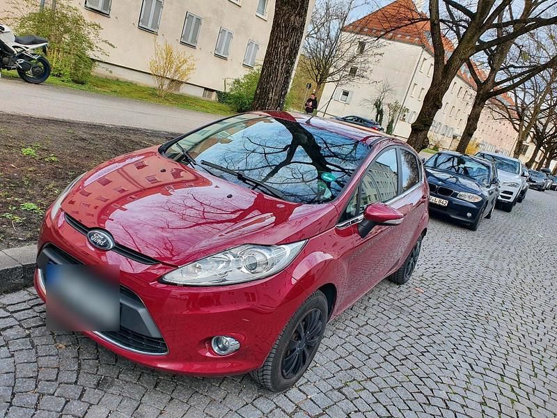 Gebraucht Ford Fiesta 97 PS (71 kW) 2009 Rot Kleinwagen