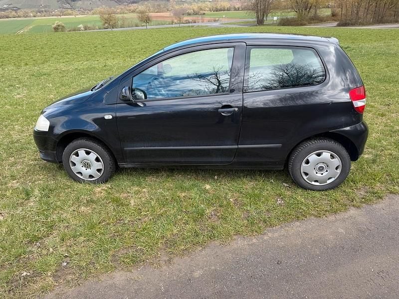 Gebraucht VW Fox 54 PS (39 kW) 2005 Schwarz Kleinwagen