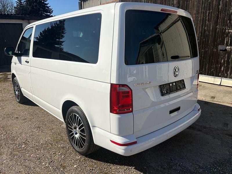 Second-hand VW Multivan 150 CP (110 kW) 2016 Alb Monovolum