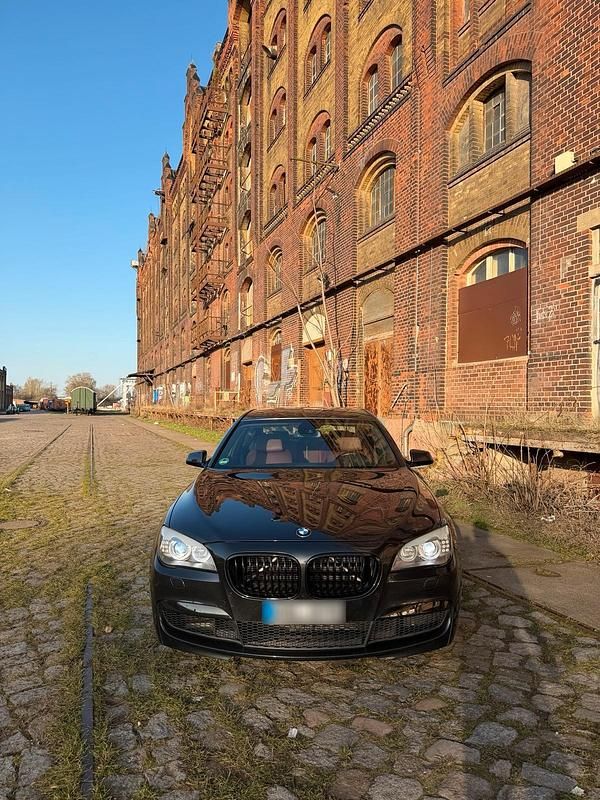 Gebraucht BMW 740 M Sport 306 PS (225 kW) 2011 Grau Limousine