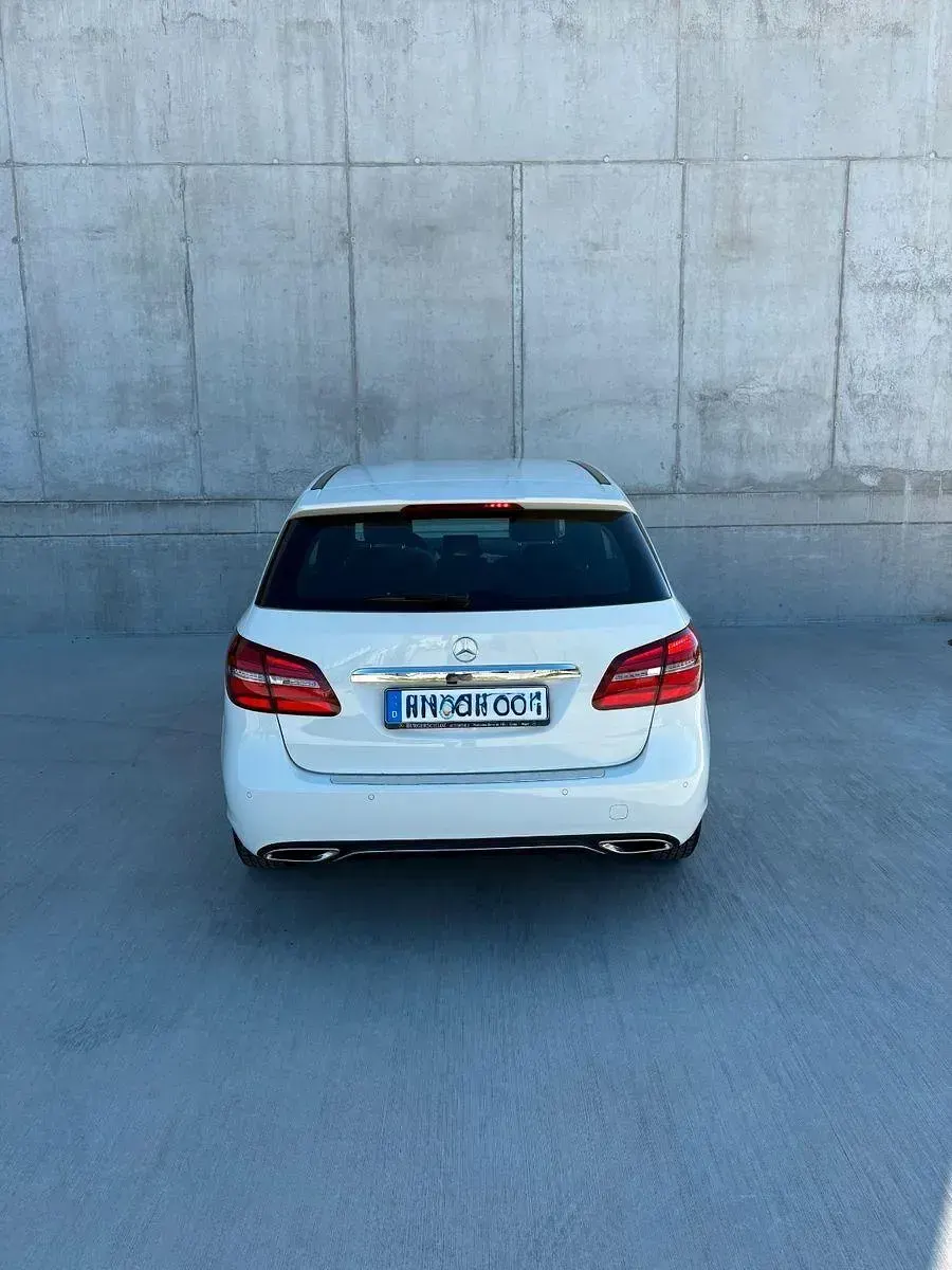 Gebraucht Mercedes B180 109 PS (80 kW) 2016 Weiß Van / Kleinbus