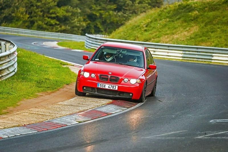 Rot Gebraucht 2002 BMW 325 Performance Limousine | 15.000 € - Bild 1/4