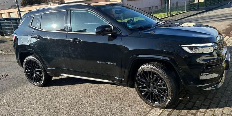 Second-hand Jeep Compass 131 CP (96 kW) 2023 Negru SUV