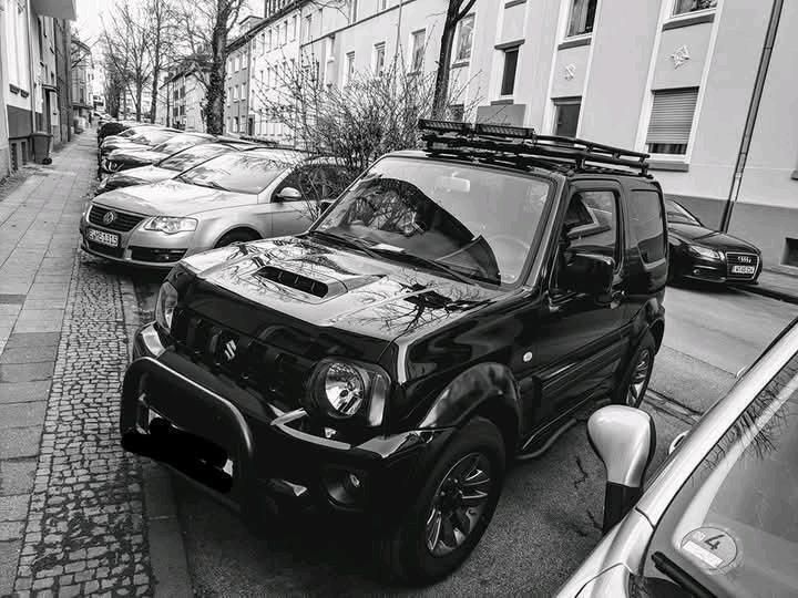 Schwarz Gebraucht 2017 Suzuki Jimny SUV | 24.495 € - Bild 1/2