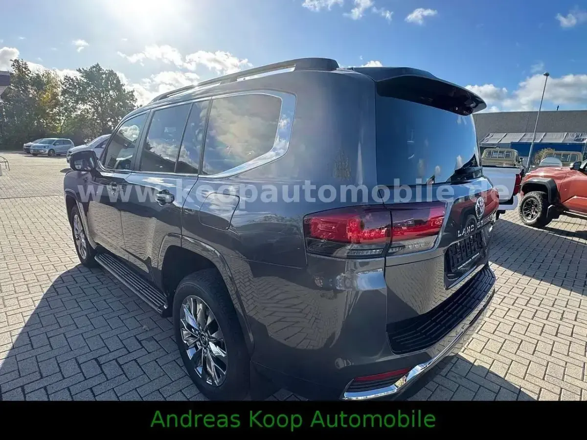 Neu Toyota Land Cruiser Premium 306 PS (225 kW) 2026 Grau SUV