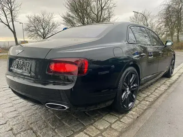 Gebraucht Bentley Flying Spur Mulliner 405 PS (297 kW) 2018 Schwarz Limousine