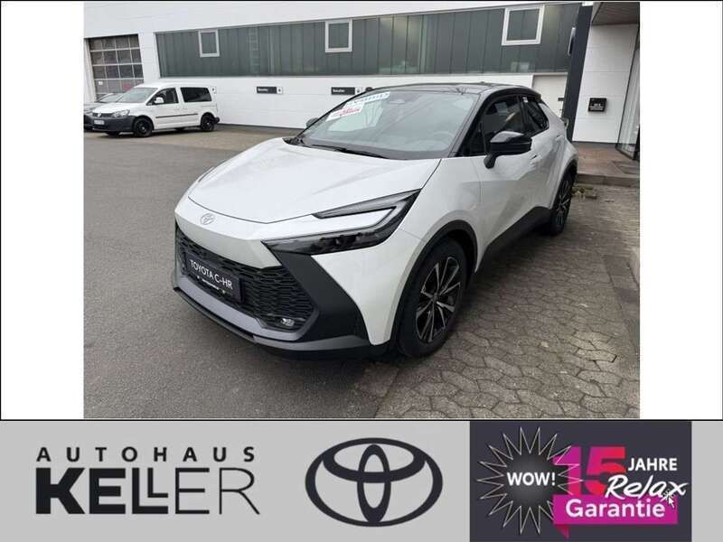Platinumweiss perleffekt/schwarz Neu 2025 Toyota C-HR SUV | 37.370 € (Fairer Preis) - Bild 1/4