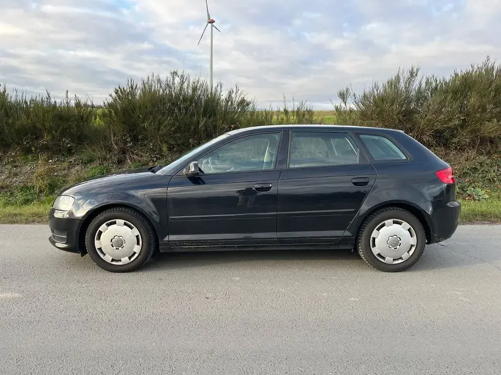 Używany Audi A3 Attraction 125 KM (91 kW) 2011 Czarny Hatchback