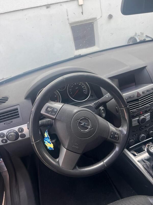 Grau Gebraucht 2005 Opel Astra Limousine | 450 € (Superpreis) - Bild 1/4