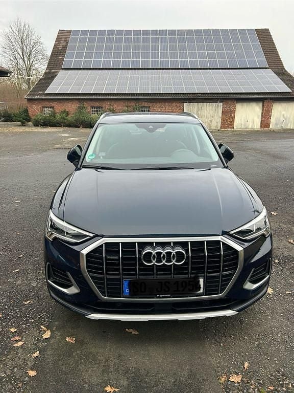 Blau Gebraucht 2019 Audi Q3 Comfort SUV | 25.600 € (Guter Preis) - Bild 1/4