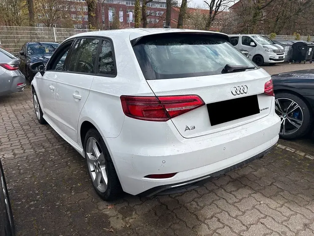 Gebraucht Audi e-tron Sport 204 PS (150 kW) 2020 Ibisweiss SUV