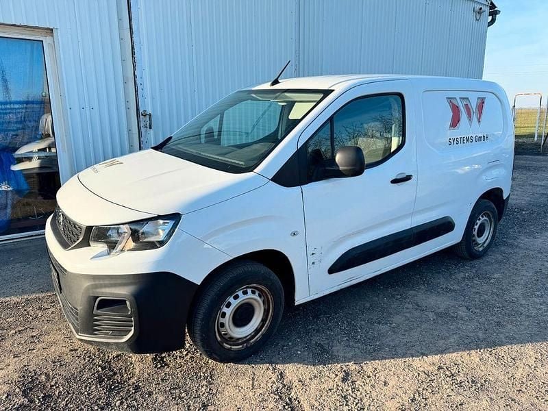 Gebraucht Peugeot Partner 110 PS (80 kW) 2021 Weiß Van / Kleinbus