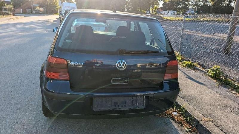 Gebraucht VW Golf IV Edition 75 PS (55 kW) 2001 Indigoblau perleffekt Limousine