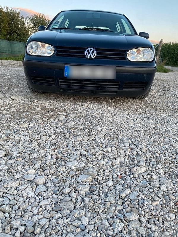 Blau Gebraucht 1998 VW Golf IV Kleinwagen | 625 € (Guter Preis) - Bild 1/4