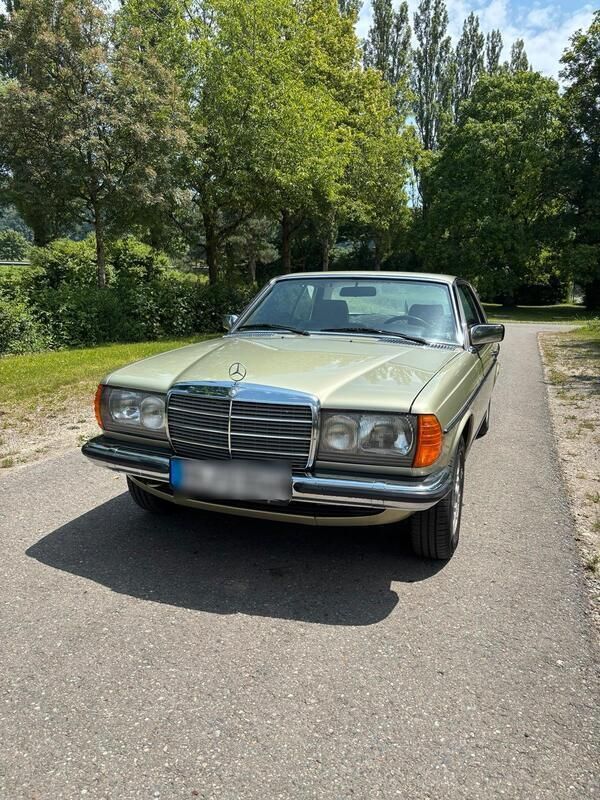 Grün Gebraucht 1981 Mercedes 230 Coupé | 21.000 € - Bild 1/4