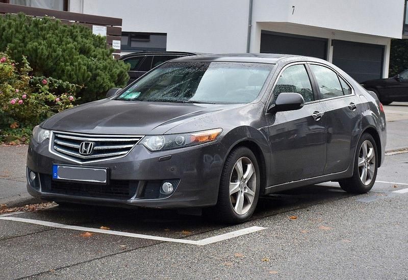 Grau Gebraucht 2009 Honda Accord Executive Limousine | 5.200 € (Fairer Preis) - Bild 1/4