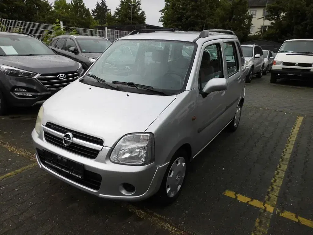Używany Opel Agila 60 KM (44 kW) 2006 Srebrny Sedan/Limuzyna