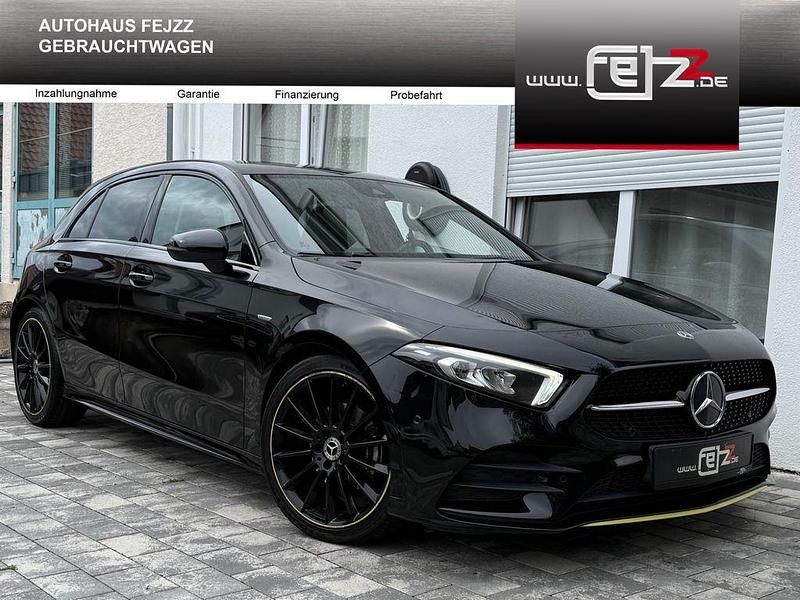Schwarz Gebraucht 2019 Mercedes A200 AMG line Limousine | 17.999 € (Fairer Preis) - Bild 1/4